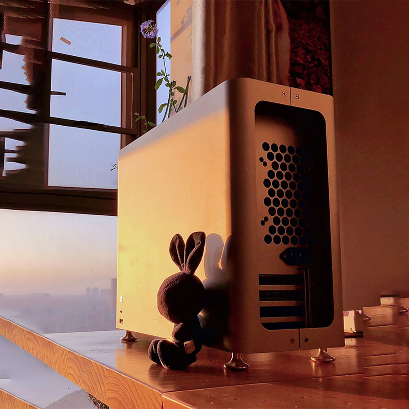 C6 ATX Case Anode All Aluminum - Retro Gaming Cabinet recensione e prezzo